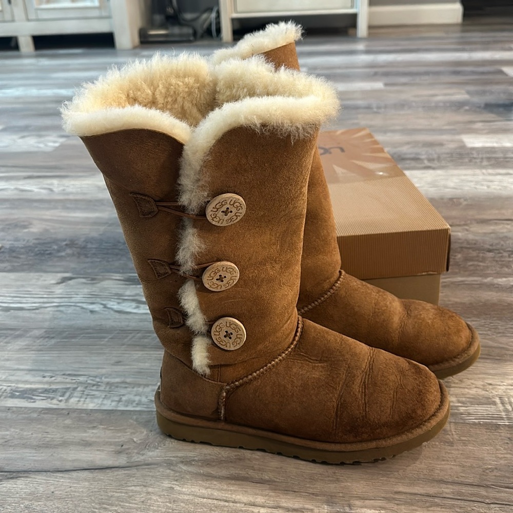 Ugg Bailey boot size 8